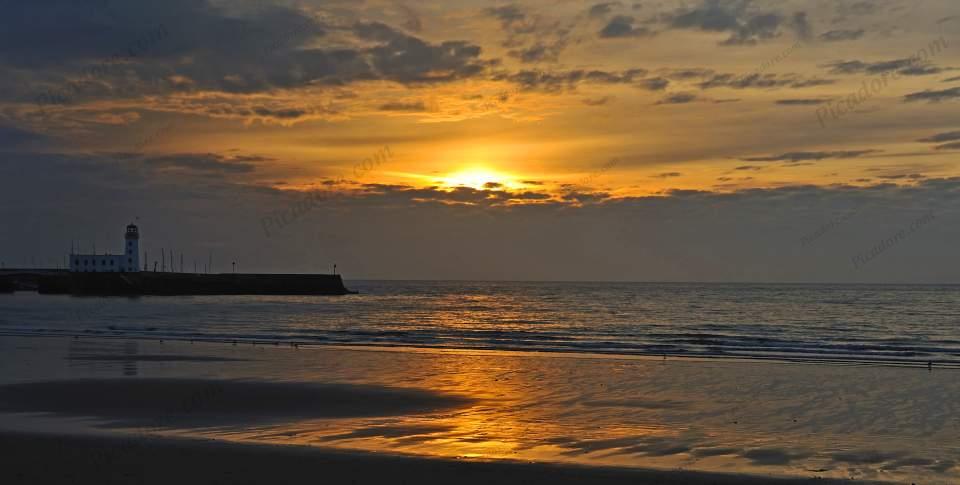 Scarborough southbay at dawn Large Version