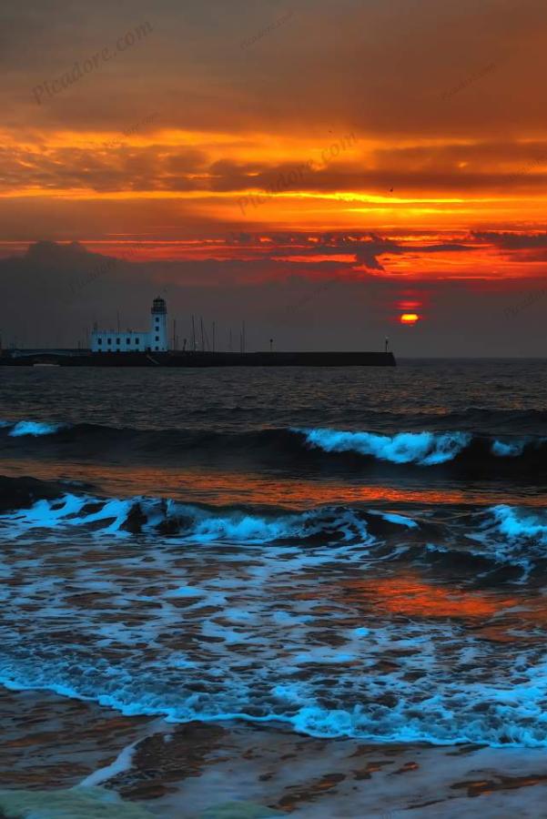 Scarborough lighthouse sunrise Large Version