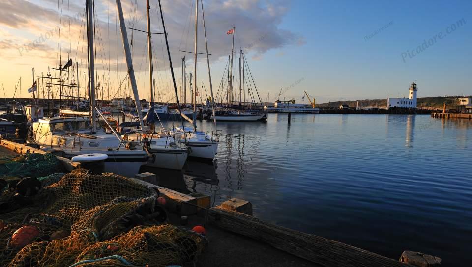 Dawn Scarborough harbour Large Version