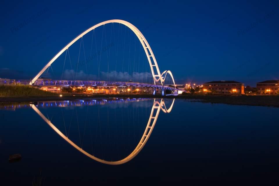 Infinity Bridge on the River Tees at Dusk. (04580e-t) Large Version