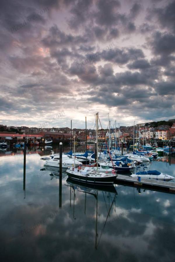 Late Evening over scarborough Harbour (04667e-ny) Large Version