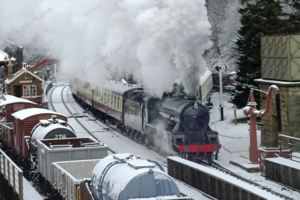 Steam Engine in Winter at Goathland (D11506Y) Large Version